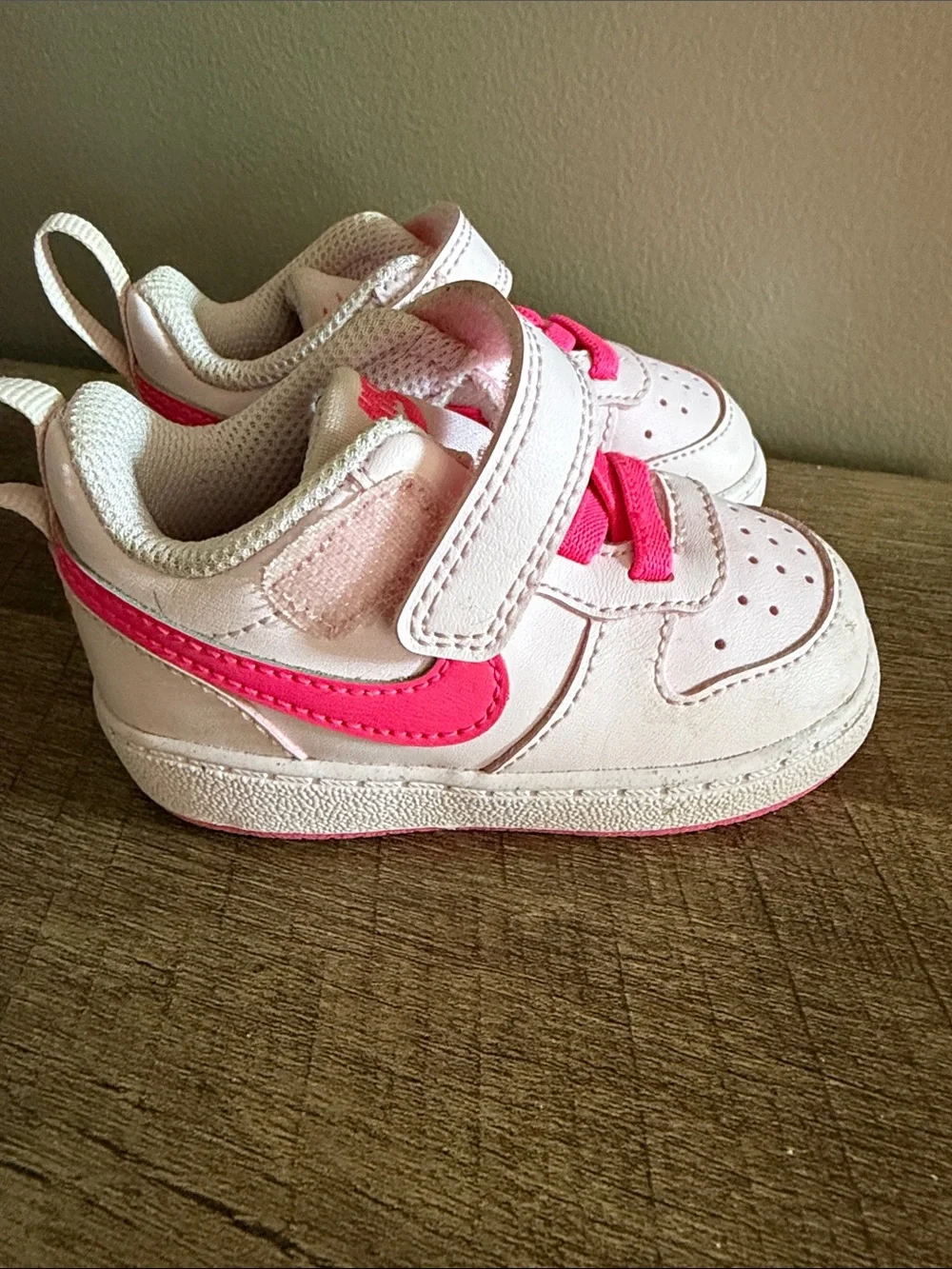 Nike Kids Light Pink Sneakers with Bright Pink Laces